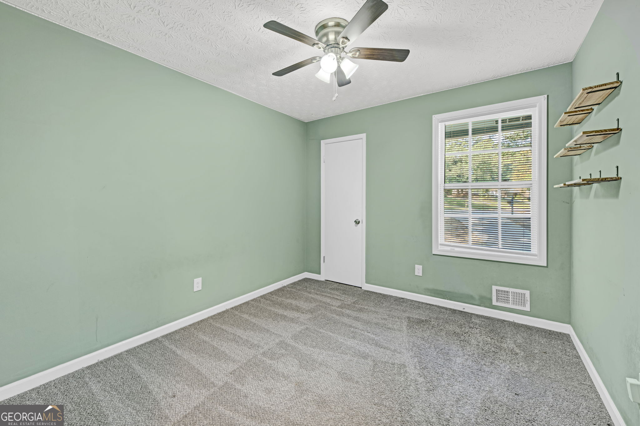 8852 Churchill Place Property Photo 10