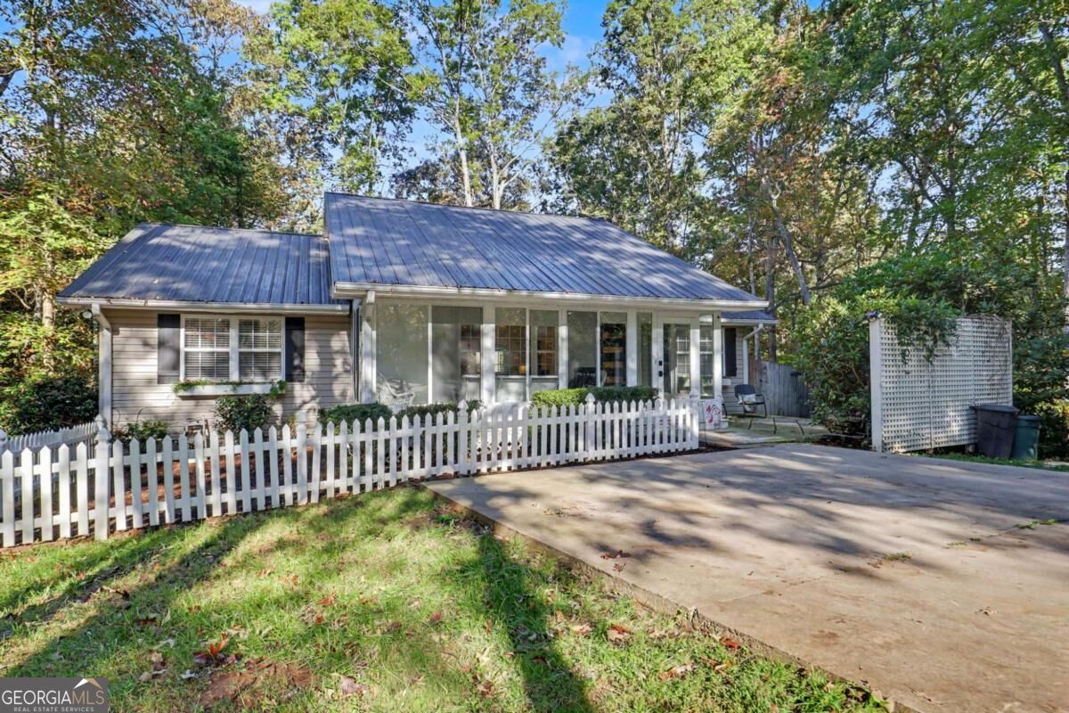17 Ellen Drive Property Photo 1
