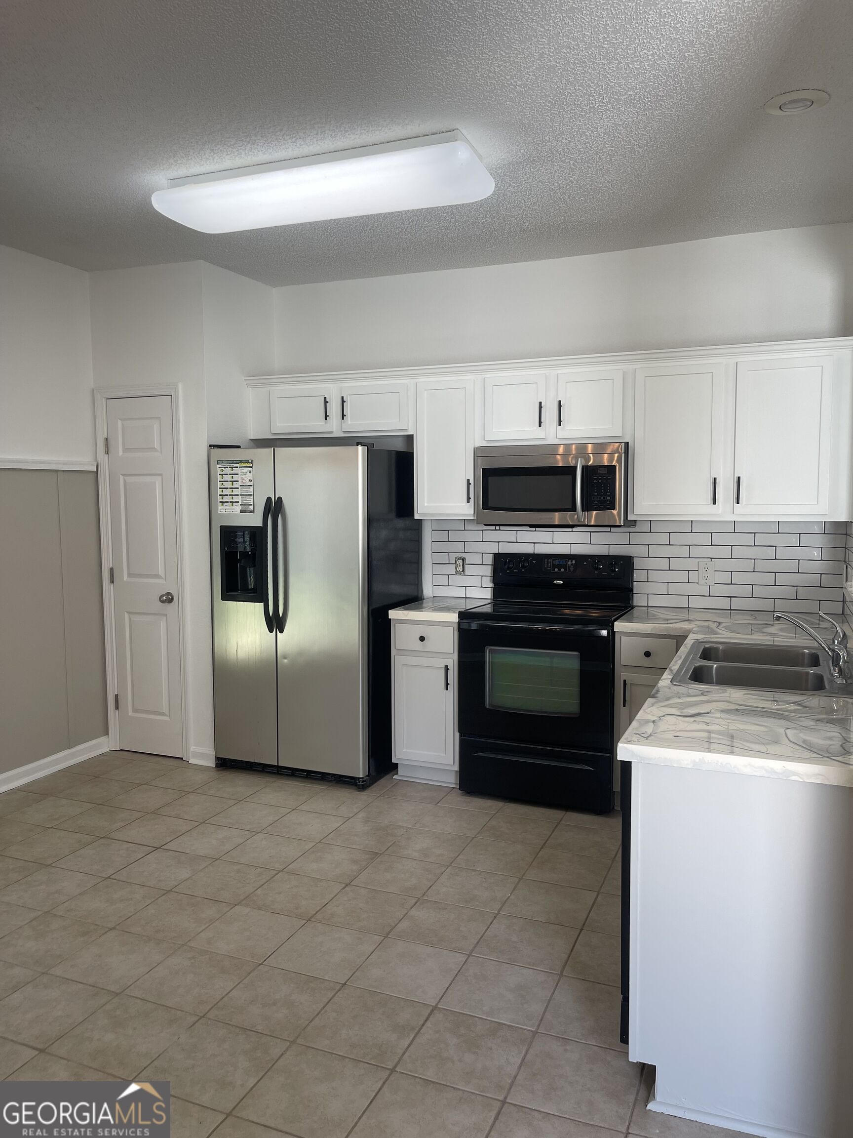 10 Hartland Court Property Photo 4