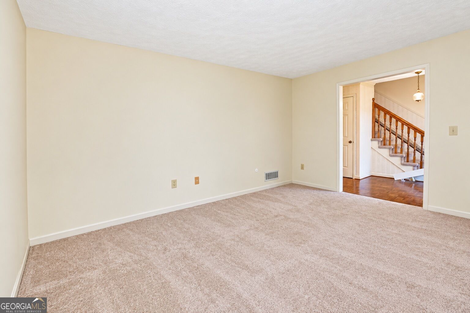 4472 Woodland Forest Drive Property Photo 7