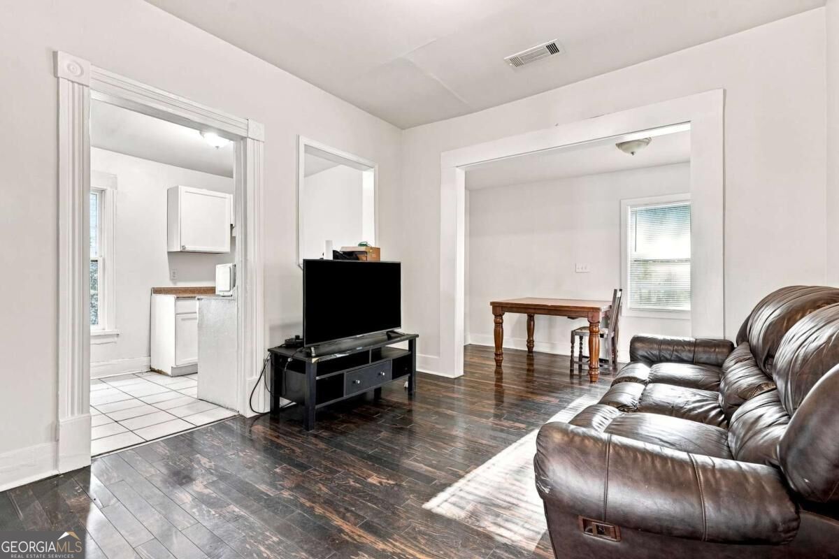 1059 Hampton Street Property Photo 2
