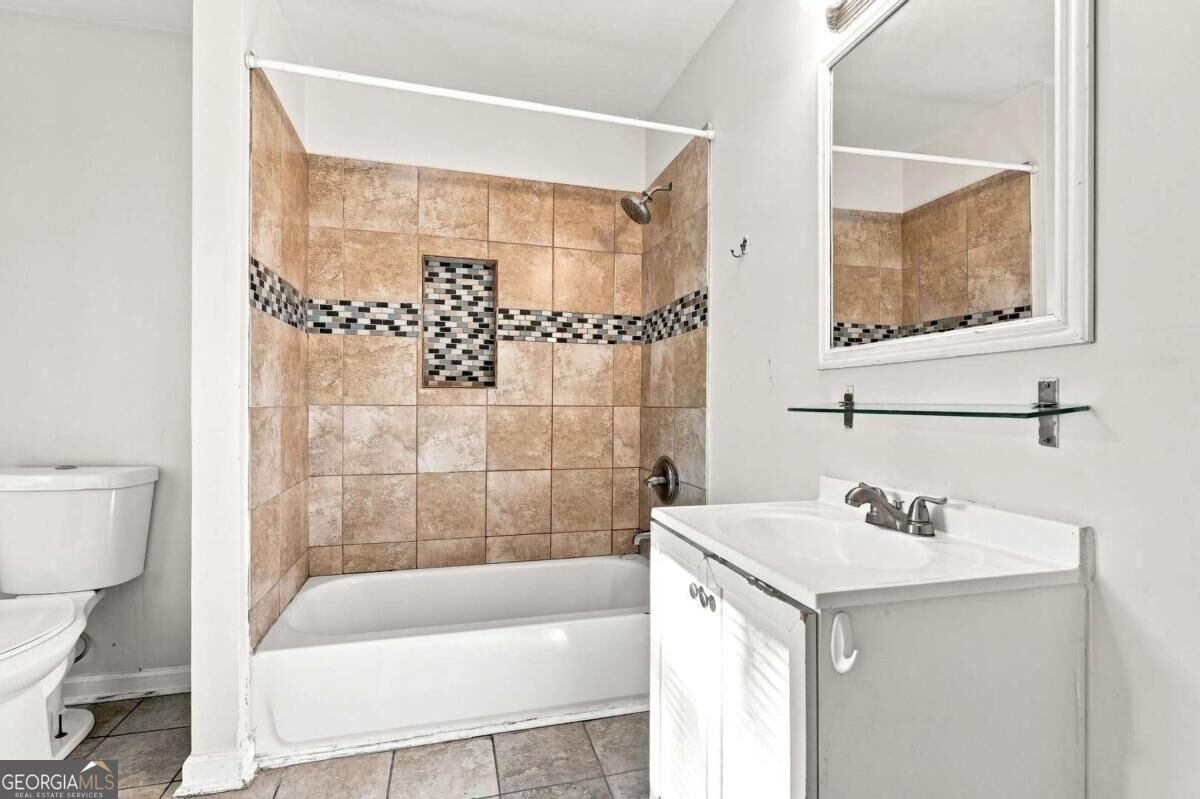 1059 Hampton Street Property Photo 6