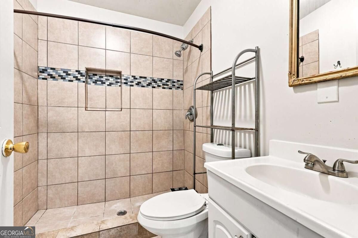 1059 Hampton Street Property Photo 9