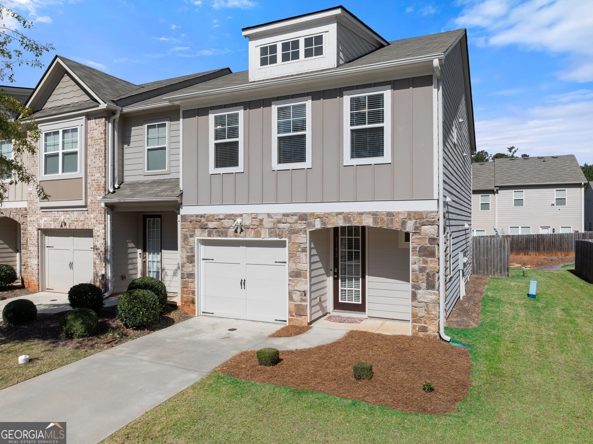 5152 Madeline Place Property Photo 3