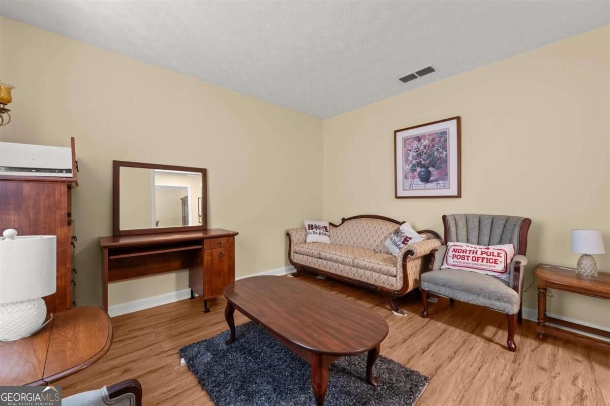 2950 Wildrose Court Property Photo 6