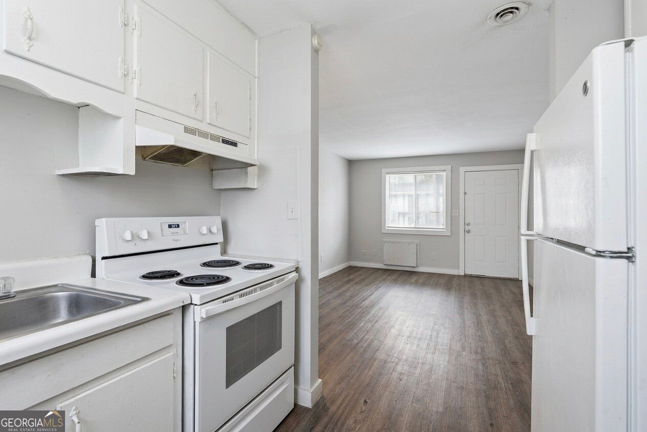 696 Hill Street # 11 Property Photo 4