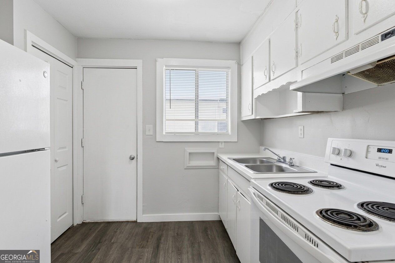 696 Hill Street # 11 Property Photo 5