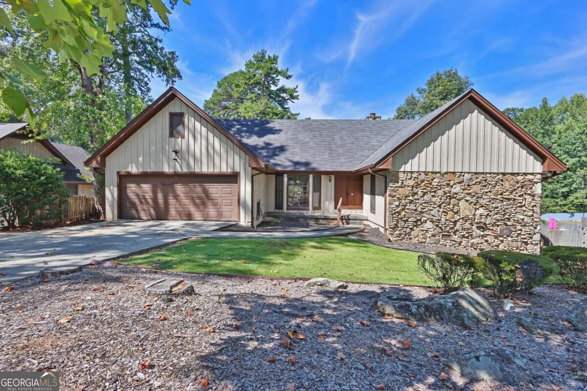 1749 Hidden Hills Parkway Property Photo 1