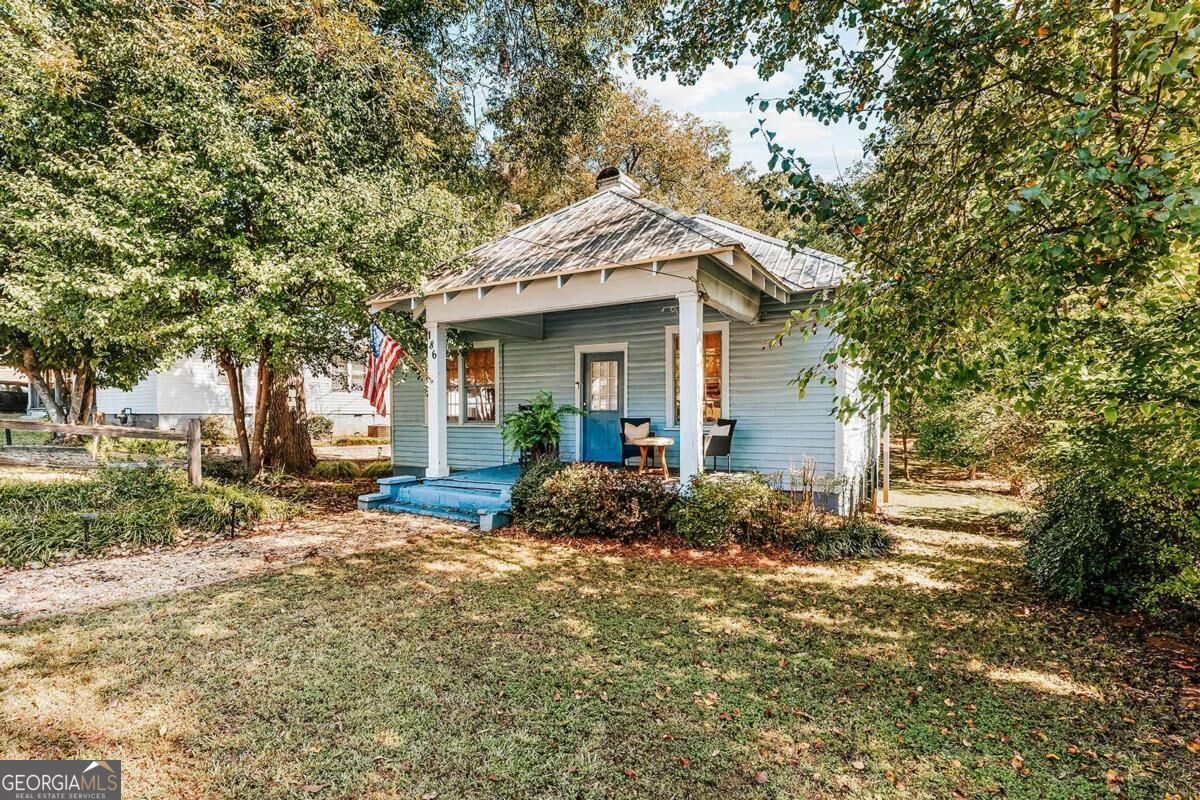 186 First Street Property Photo 3