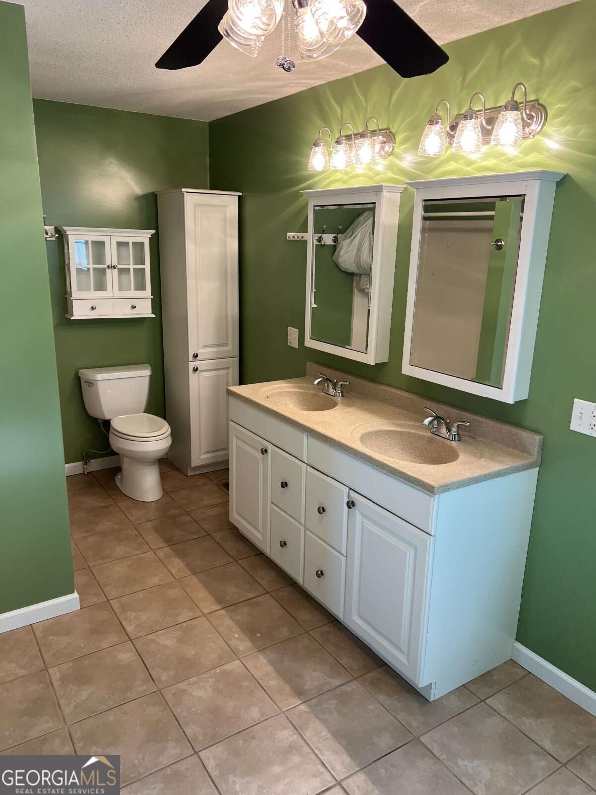 395 Skylark Way Property Photo 28