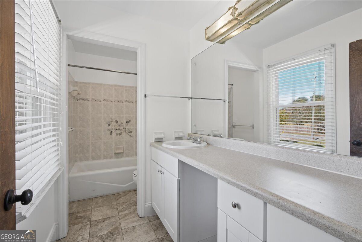 5063 Happy Hollow Road Property Photo 17
