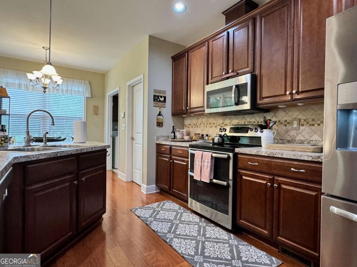 1565 Willow Springs Road Property Photo 7