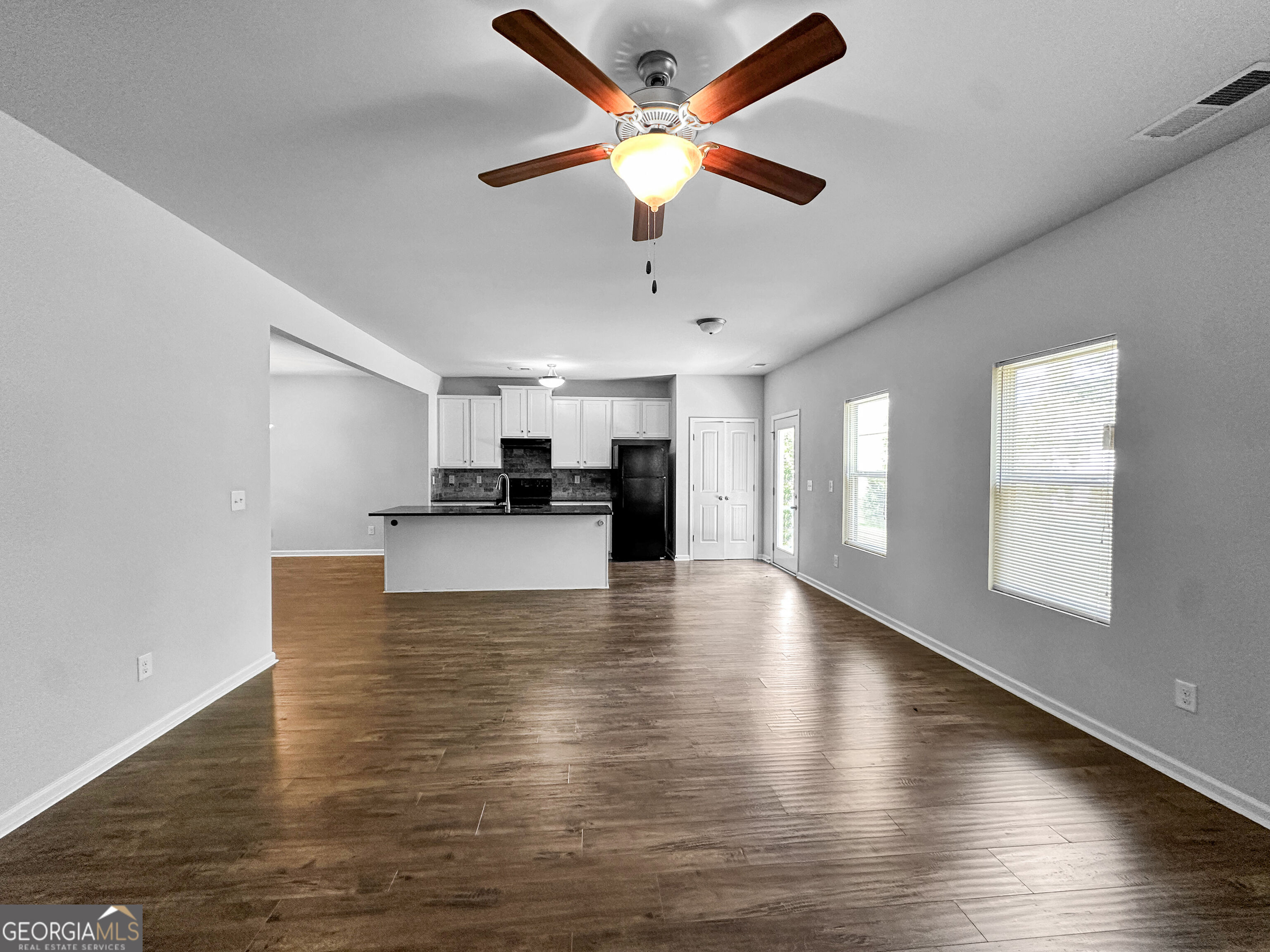 211 Daisy Circle Property Photo 4