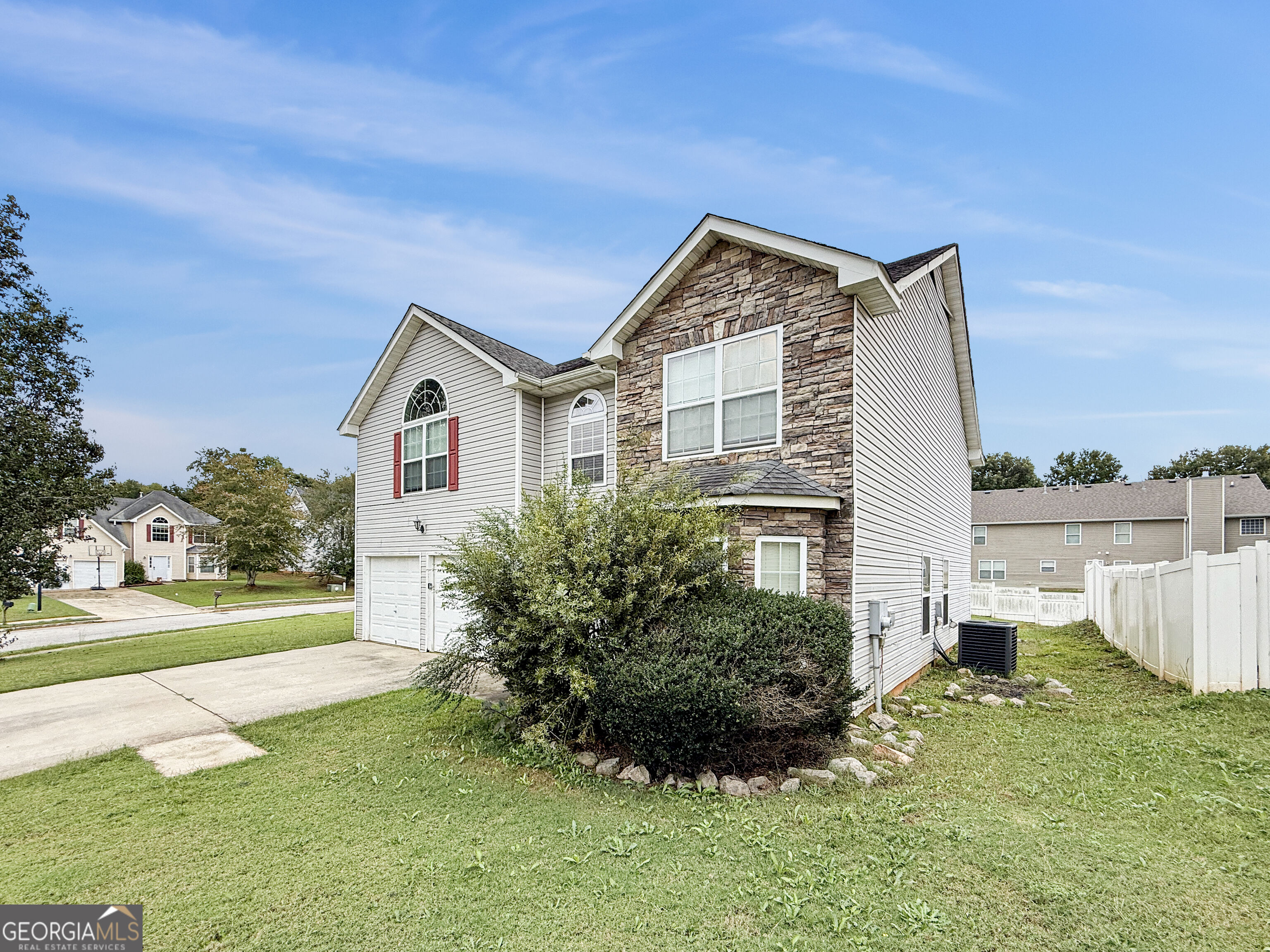 131 Laughlin Drive Property Photo 2
