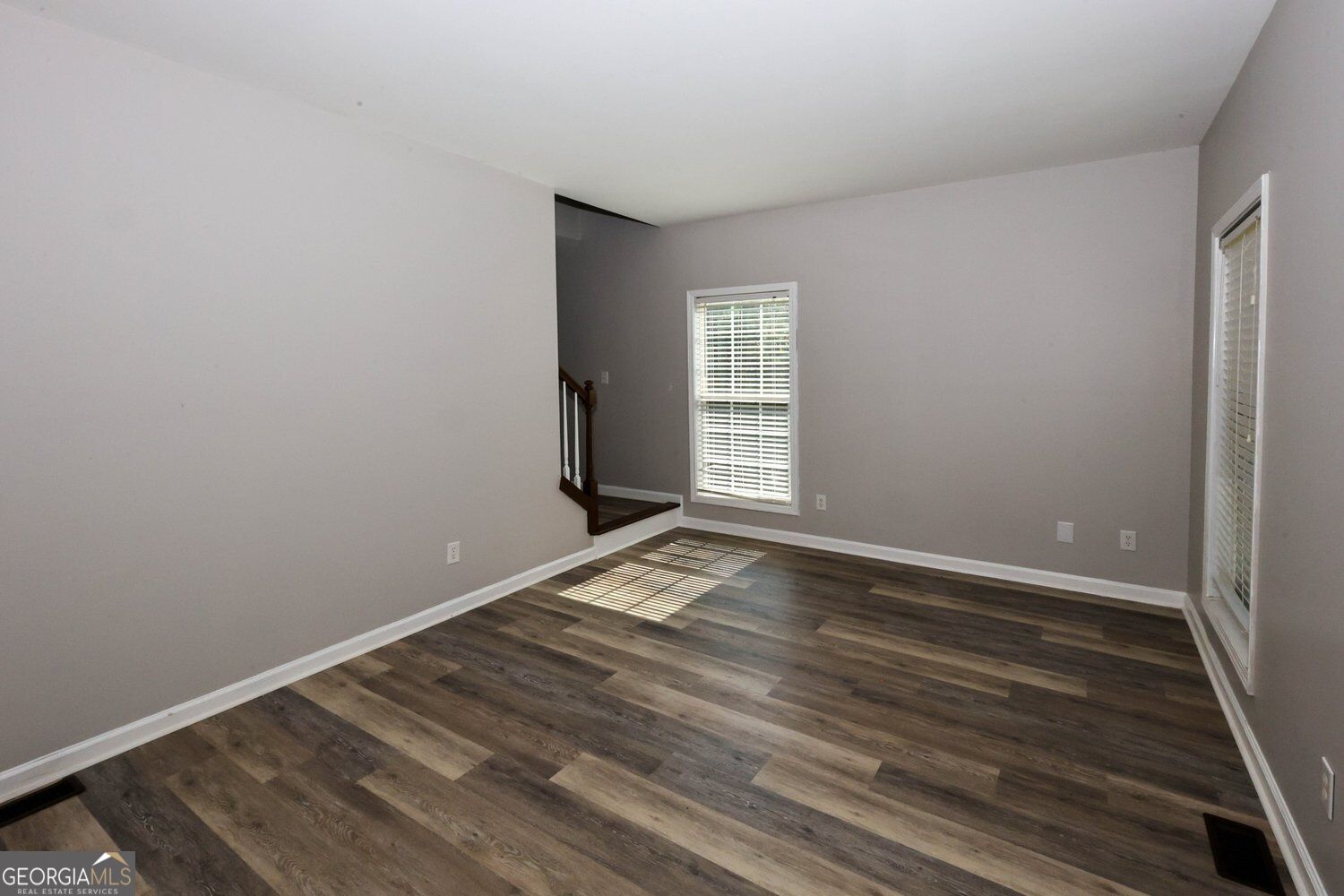 2025 Jessica Way Ne Property Photo 6