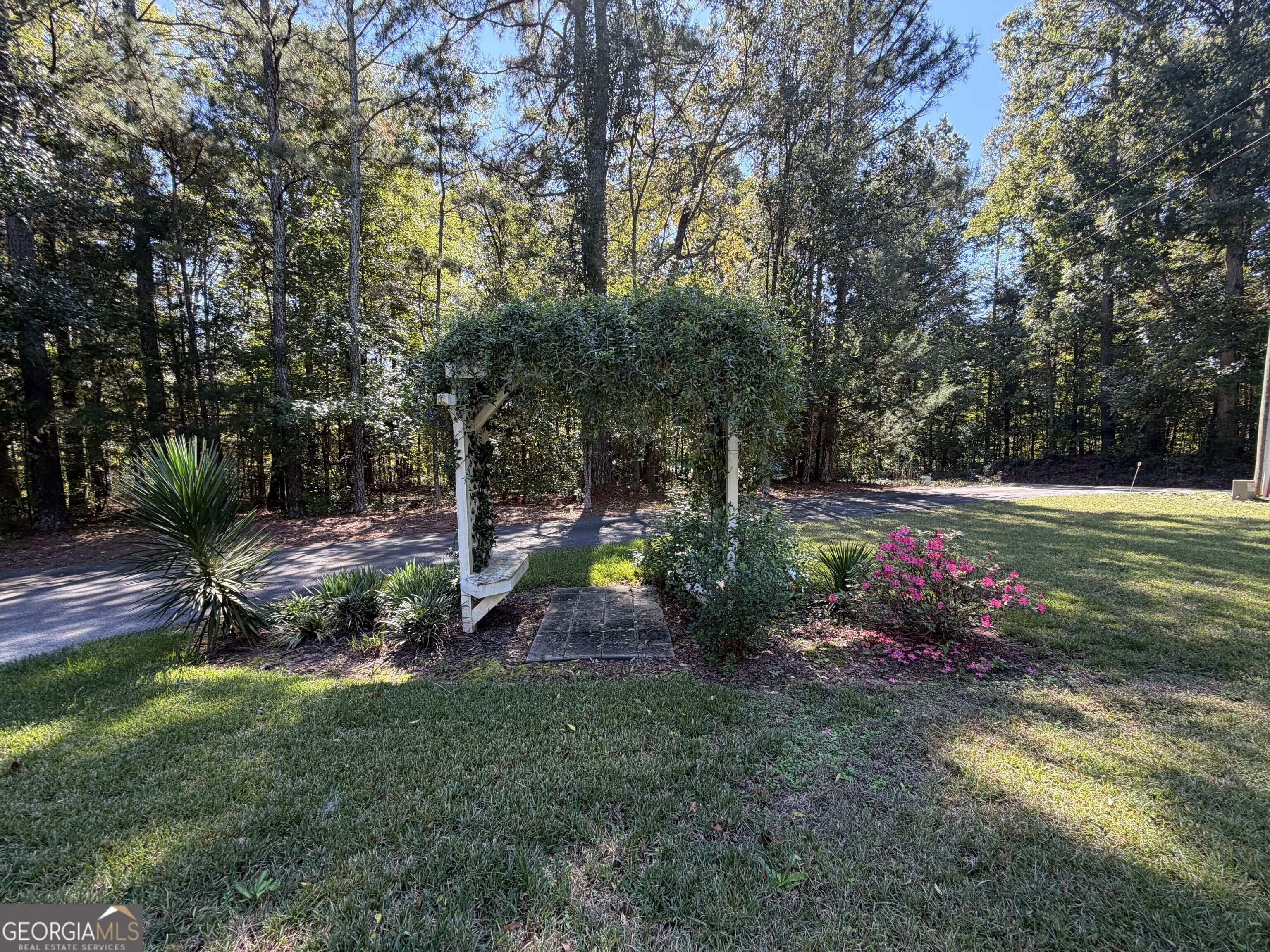 564 Eskew Road Property Photo 4