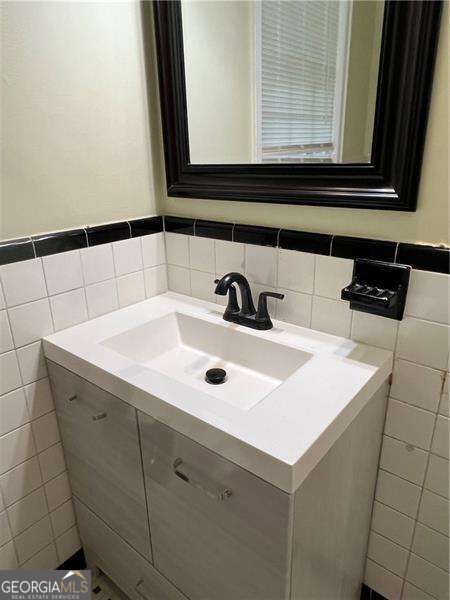 2042 East Roxboro Road Property Photo 13