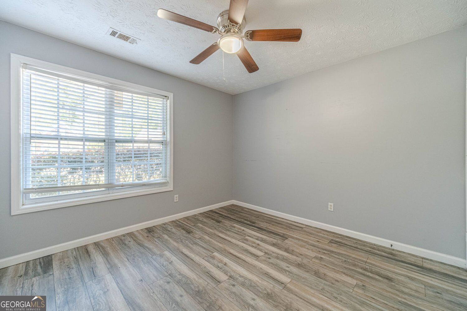 1617 Amhearst Walk Road Property Photo 17