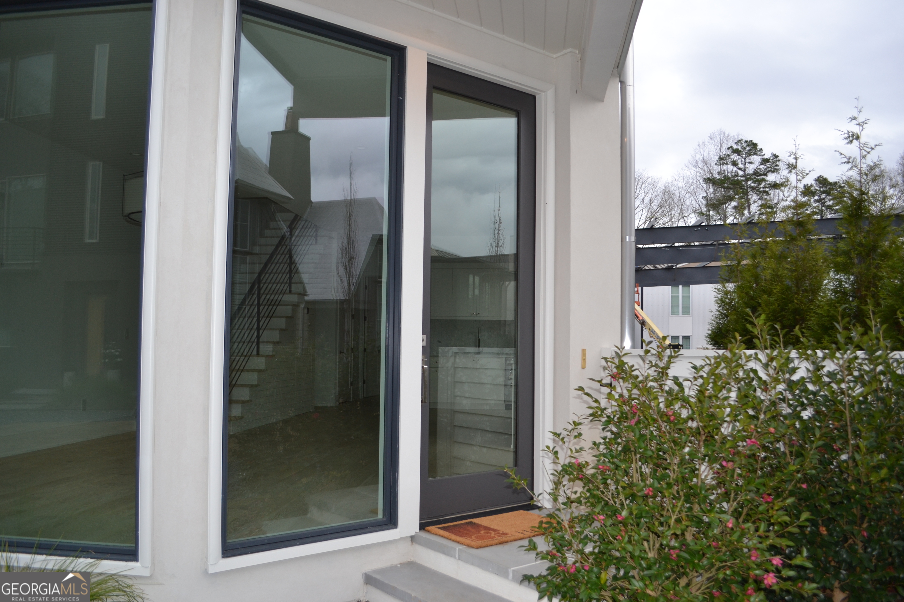 370 2nd Street Property Photo 2