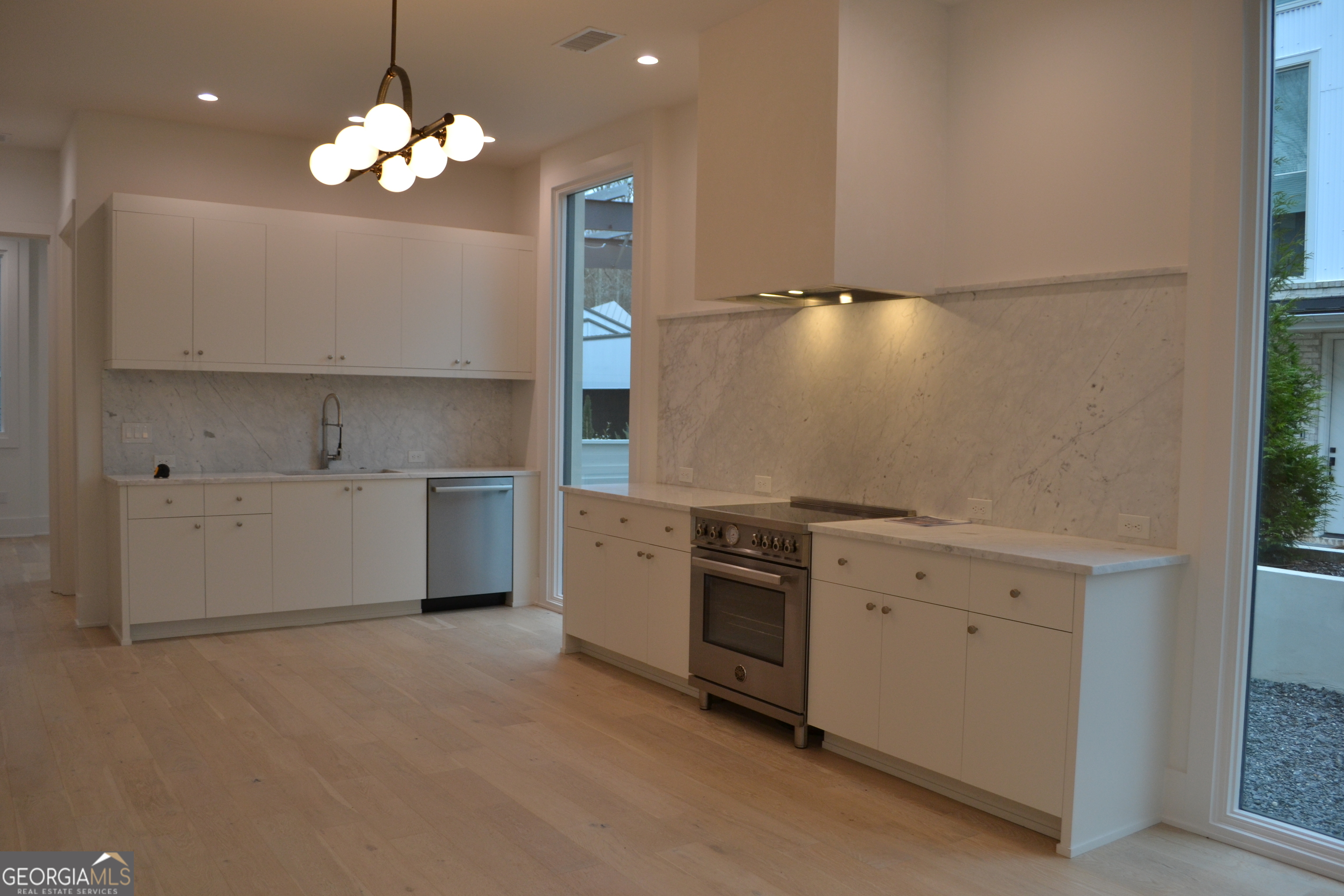 370 2nd Street Property Photo 7