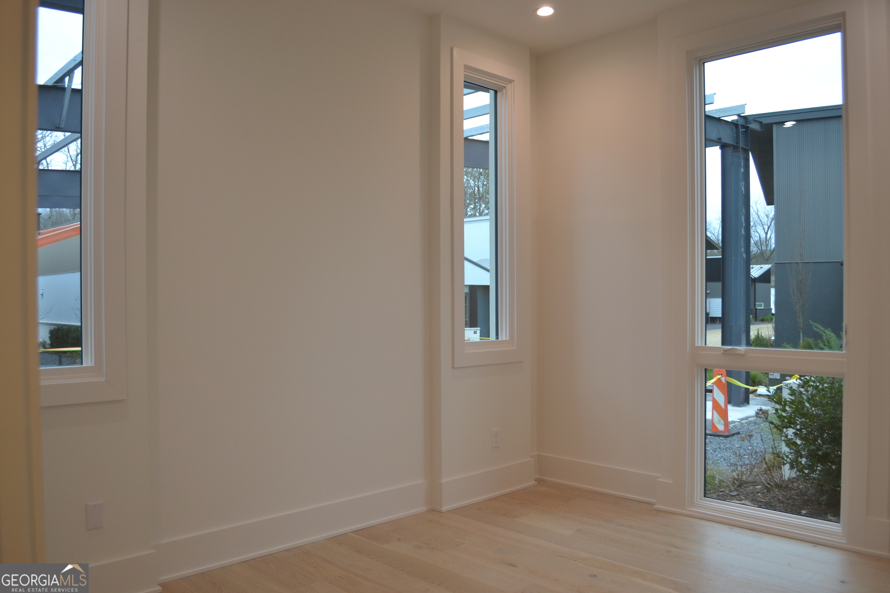 370 2nd Street Property Photo 8