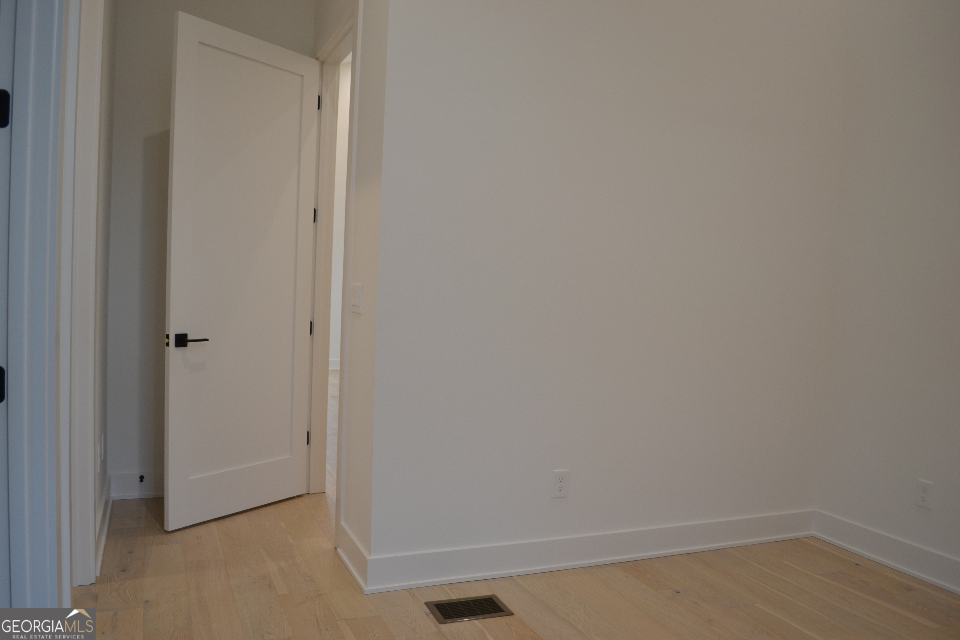 370 2nd Street Property Photo 9