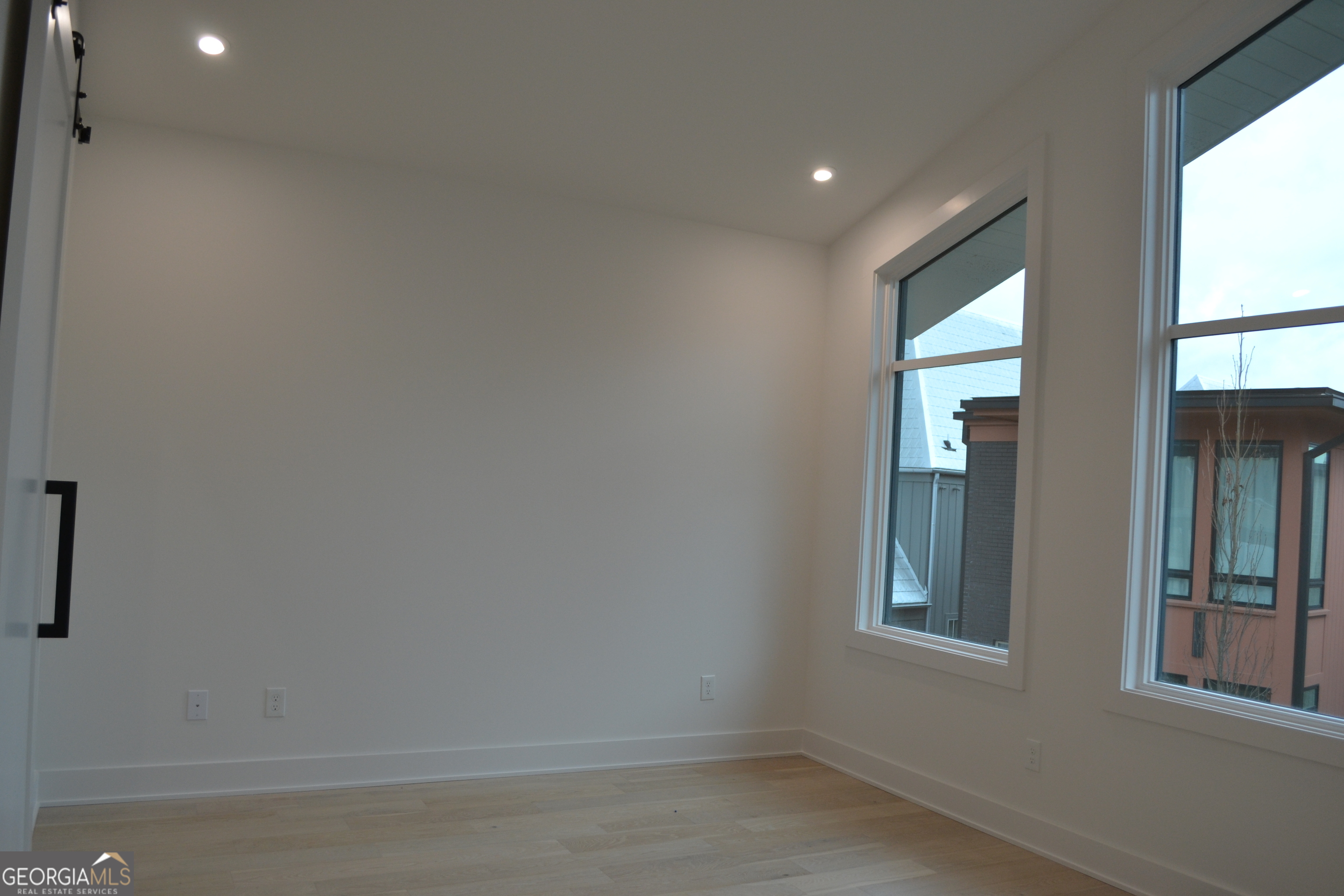 370 2nd Street Property Photo 10