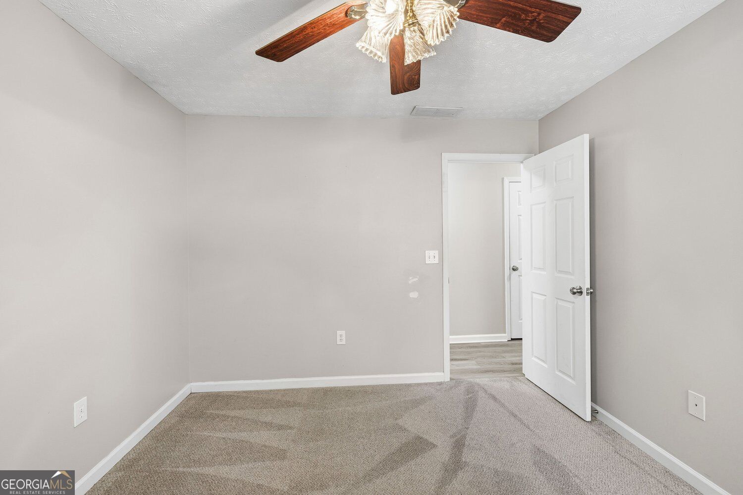 130 The Falls Boulevard Property Photo 12