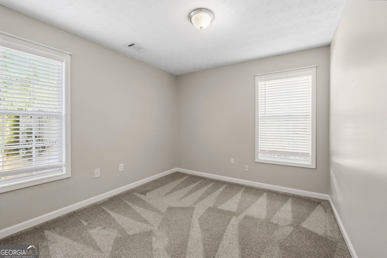 130 The Falls Boulevard Property Photo 15