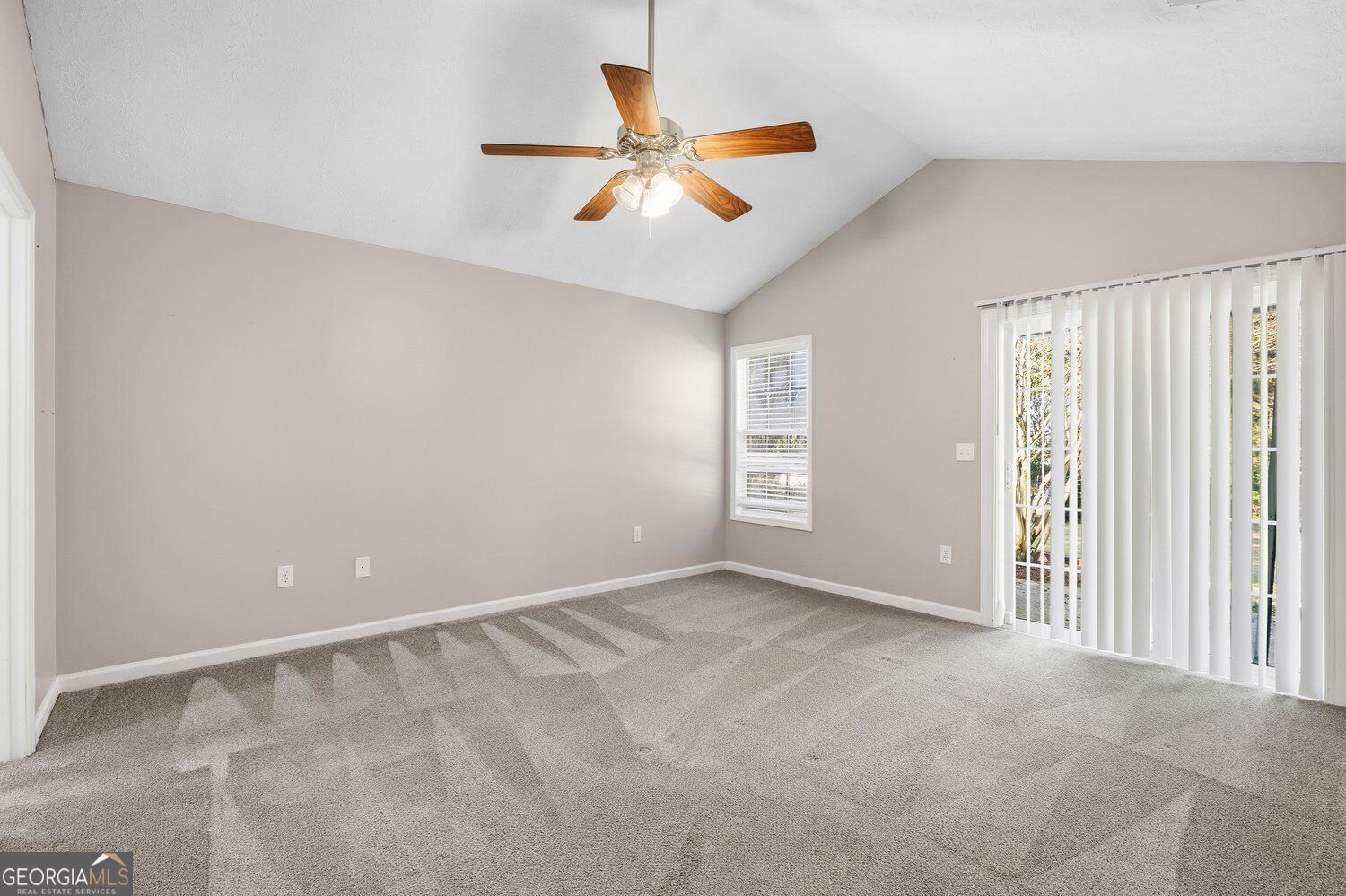 130 The Falls Boulevard Property Photo 16
