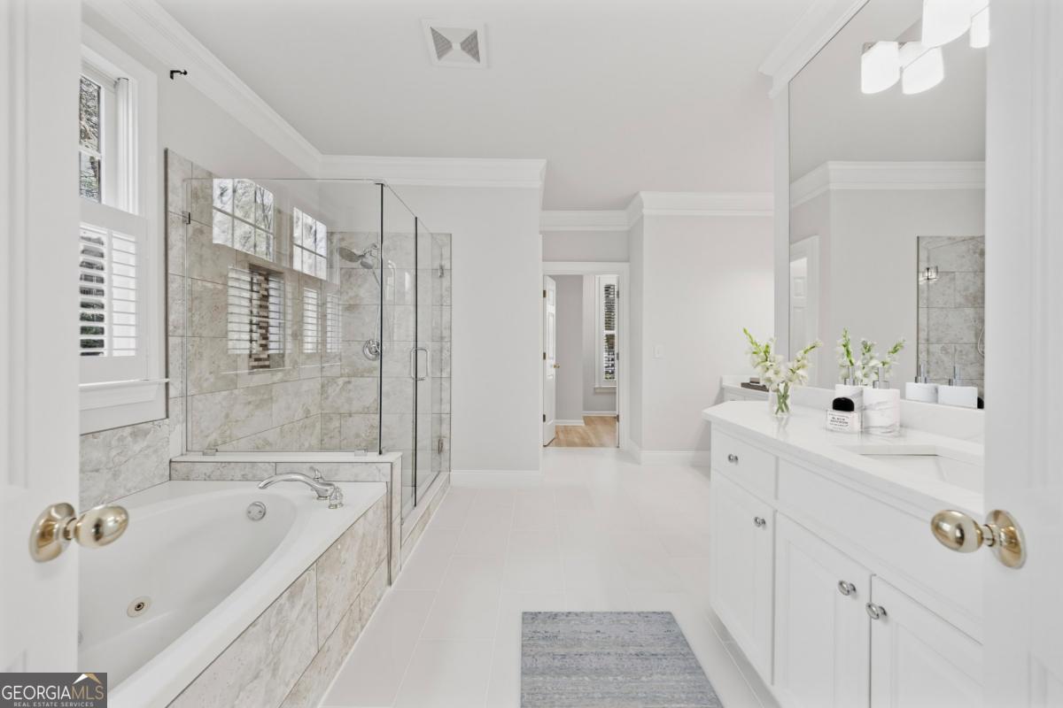 2090 Lake Windward Drive Property Photo 15