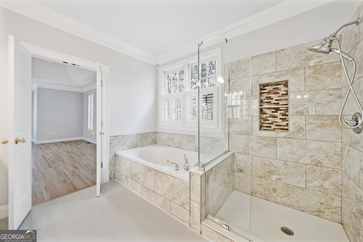 2090 Lake Windward Drive Property Photo 16