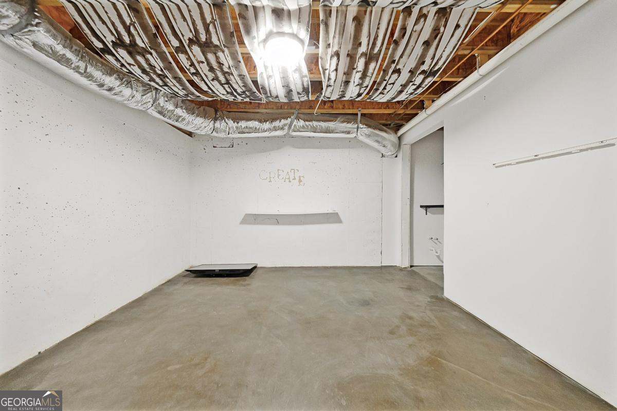 2090 Lake Windward Drive Property Photo 30