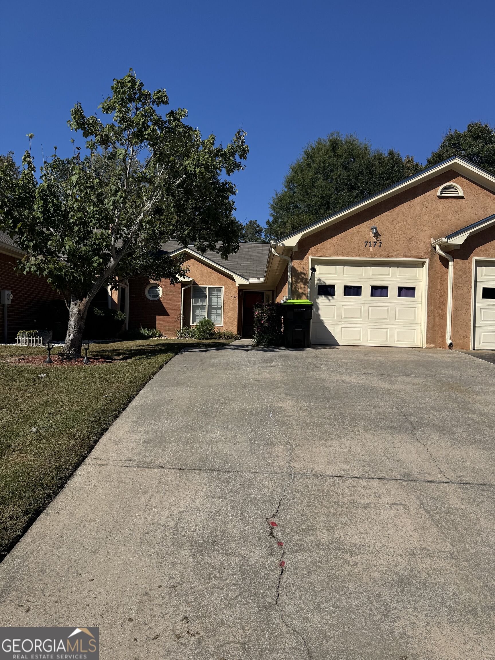 7177 Woodridge Lane Property Photo 2