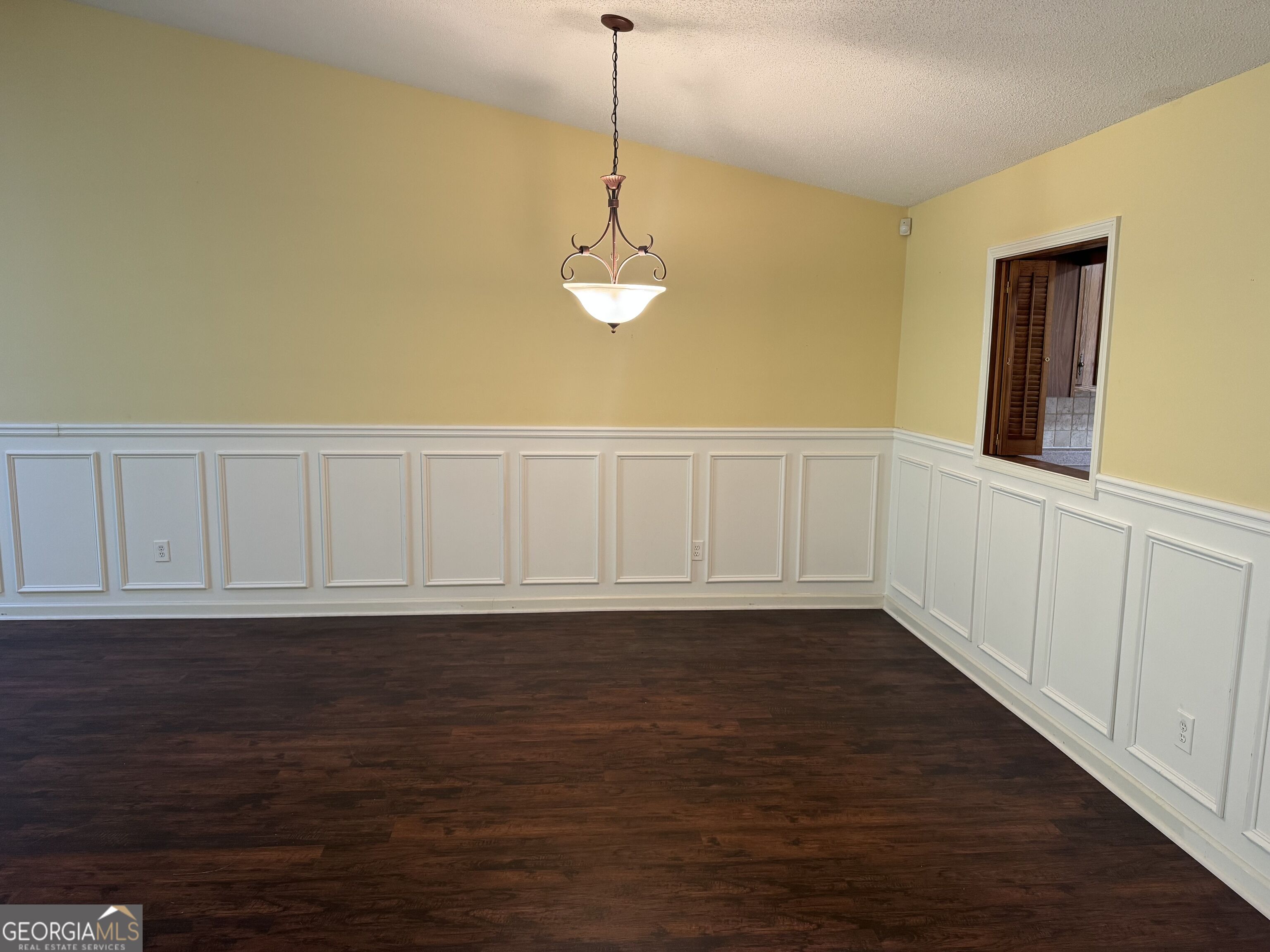 7177 Woodridge Lane Property Photo 6