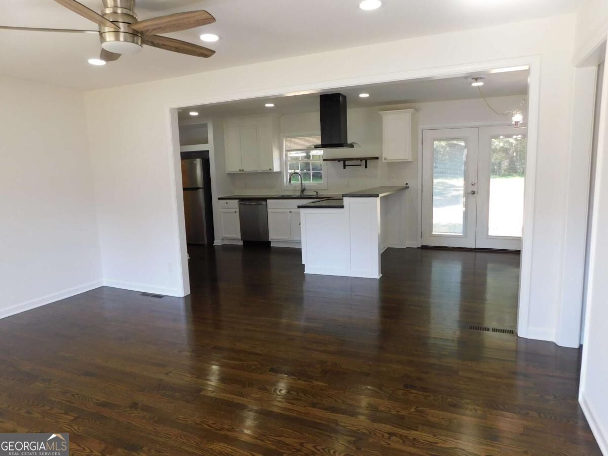 3928 Lillie Street Property Photo 4
