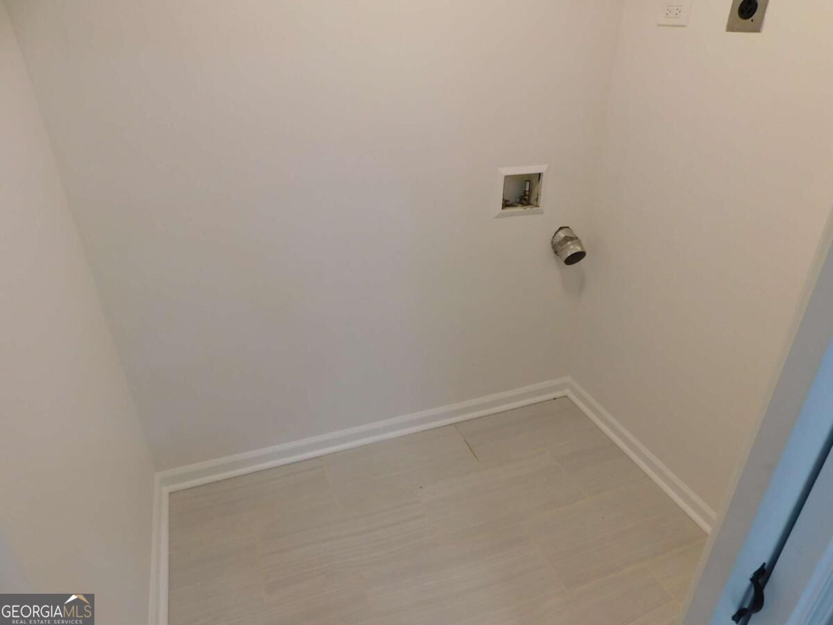 3928 Lillie Street Property Photo 9