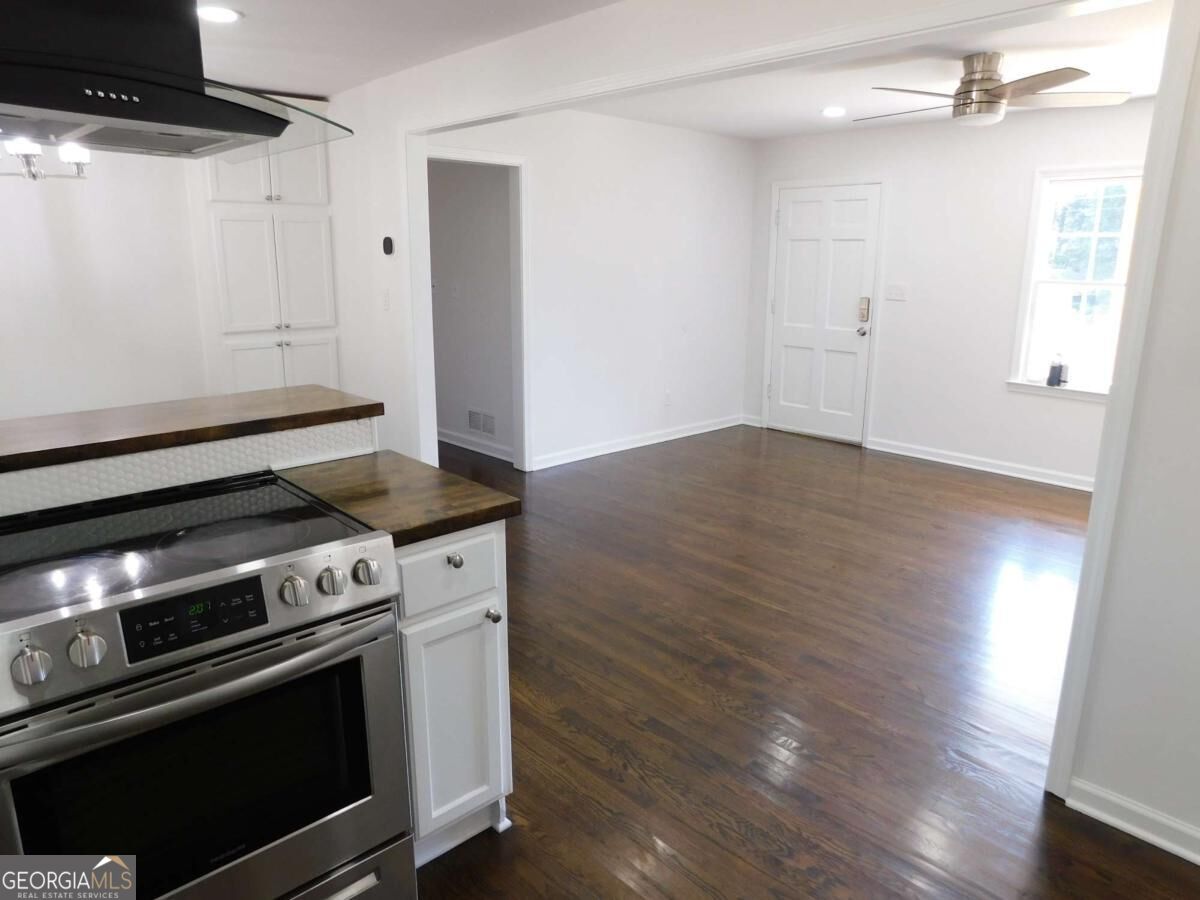 3928 Lillie Street Property Photo 10