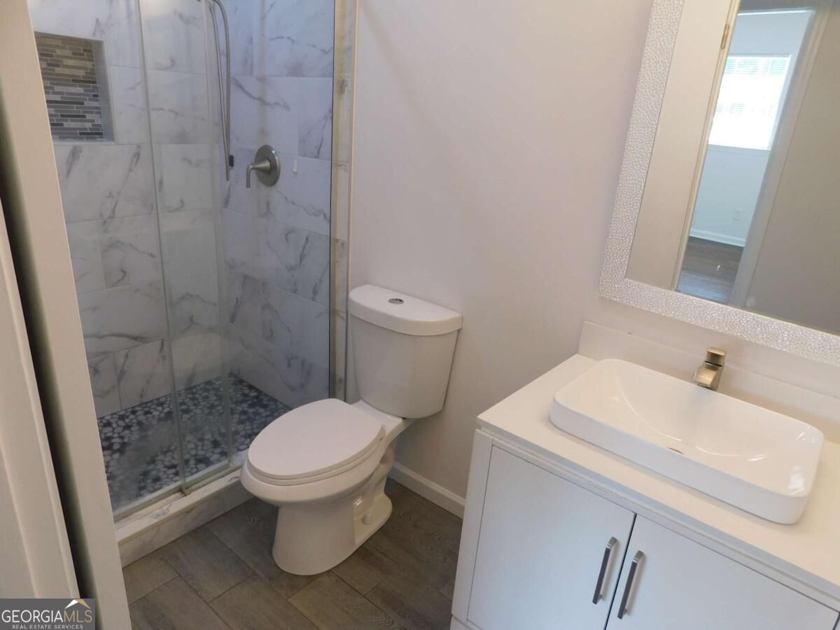 3928 Lillie Street Property Photo 14