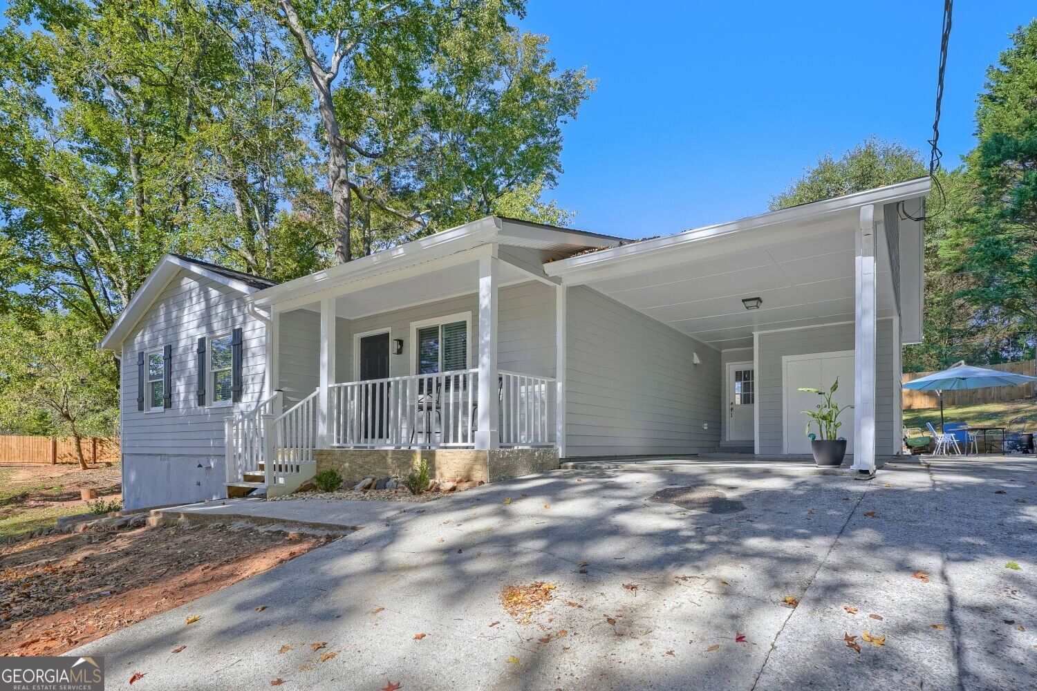 679 Suwanee Court Nw Property Photo 2