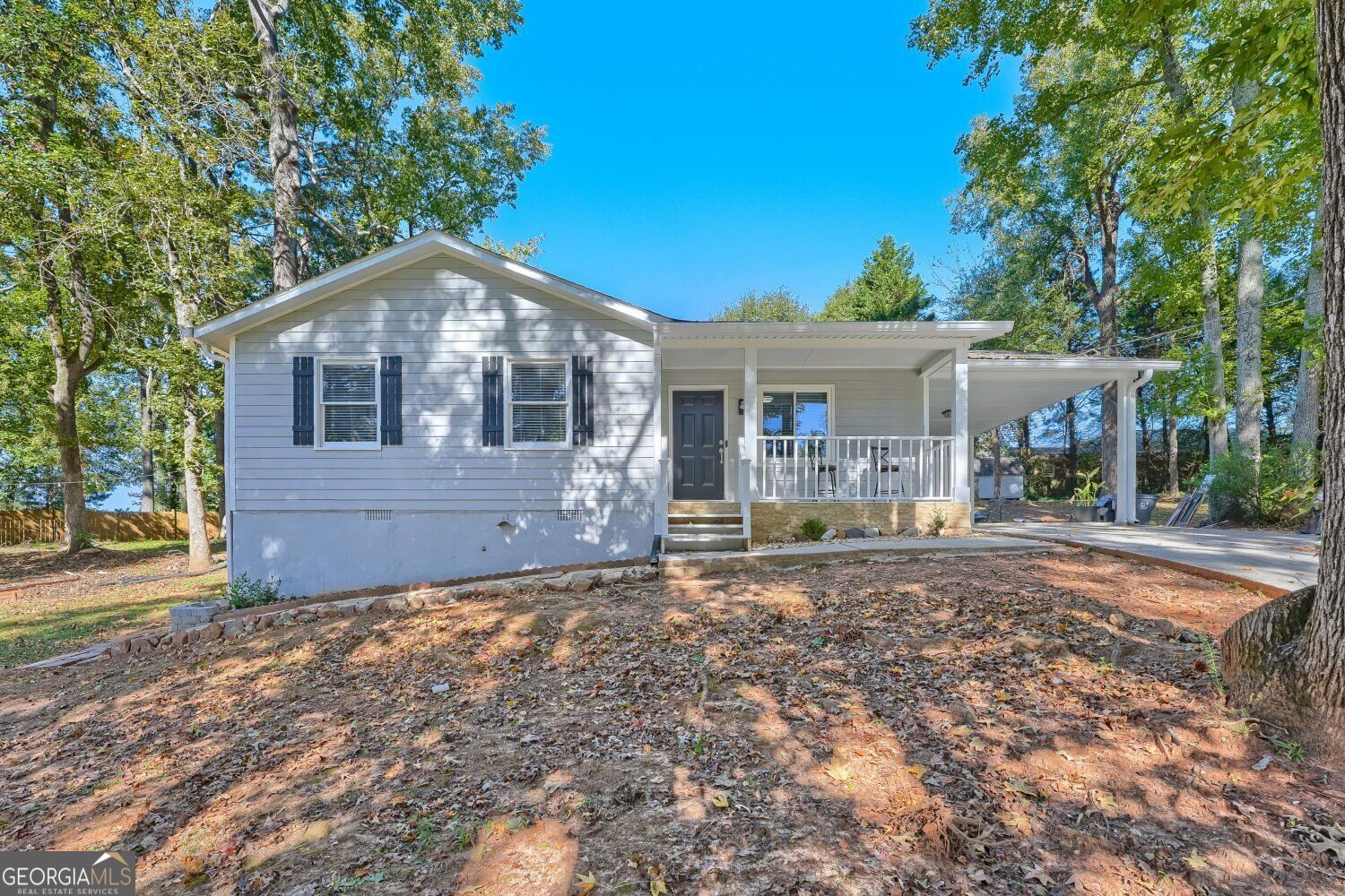 679 Suwanee Court Nw Property Photo 3