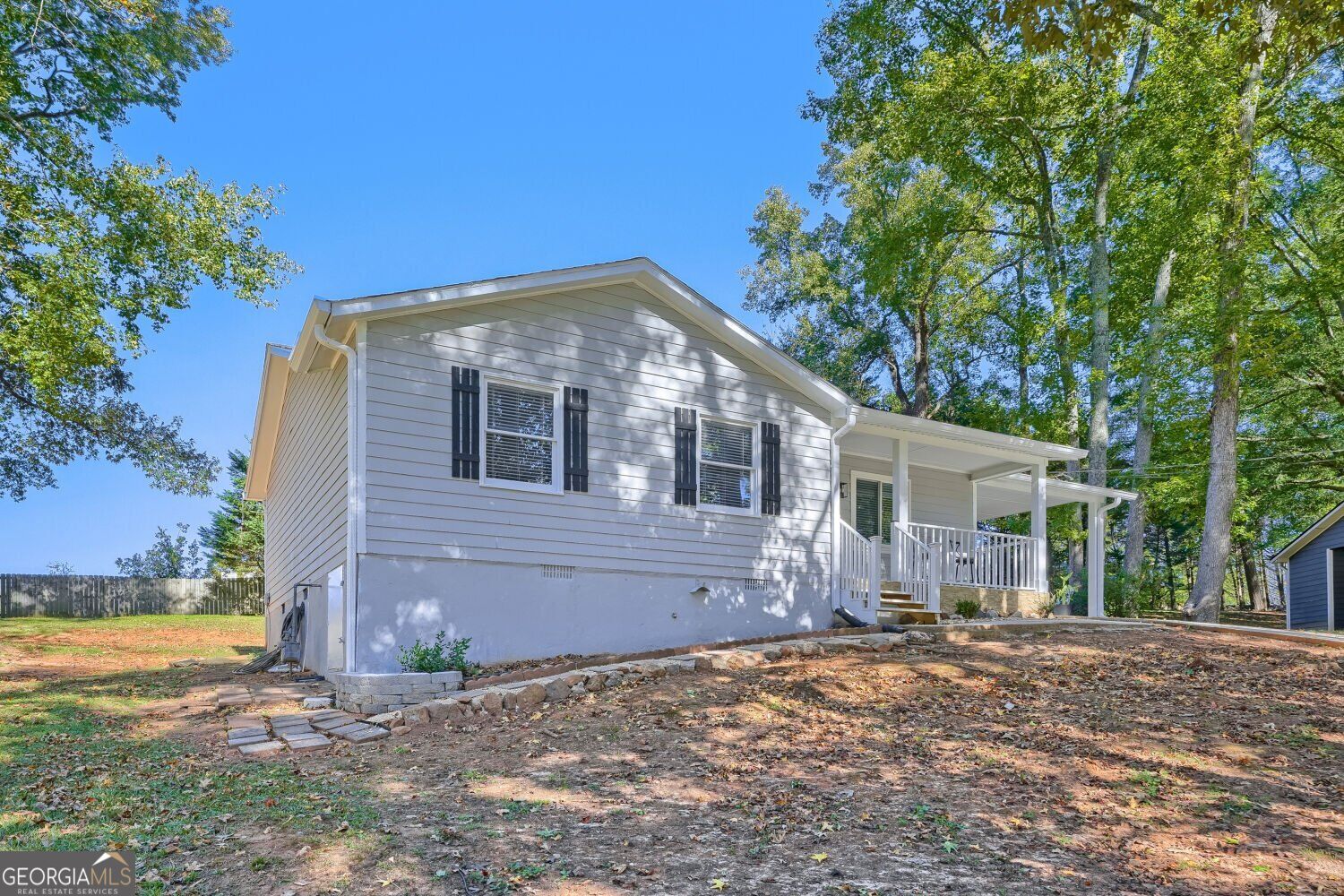 679 Suwanee Court Nw Property Photo 4