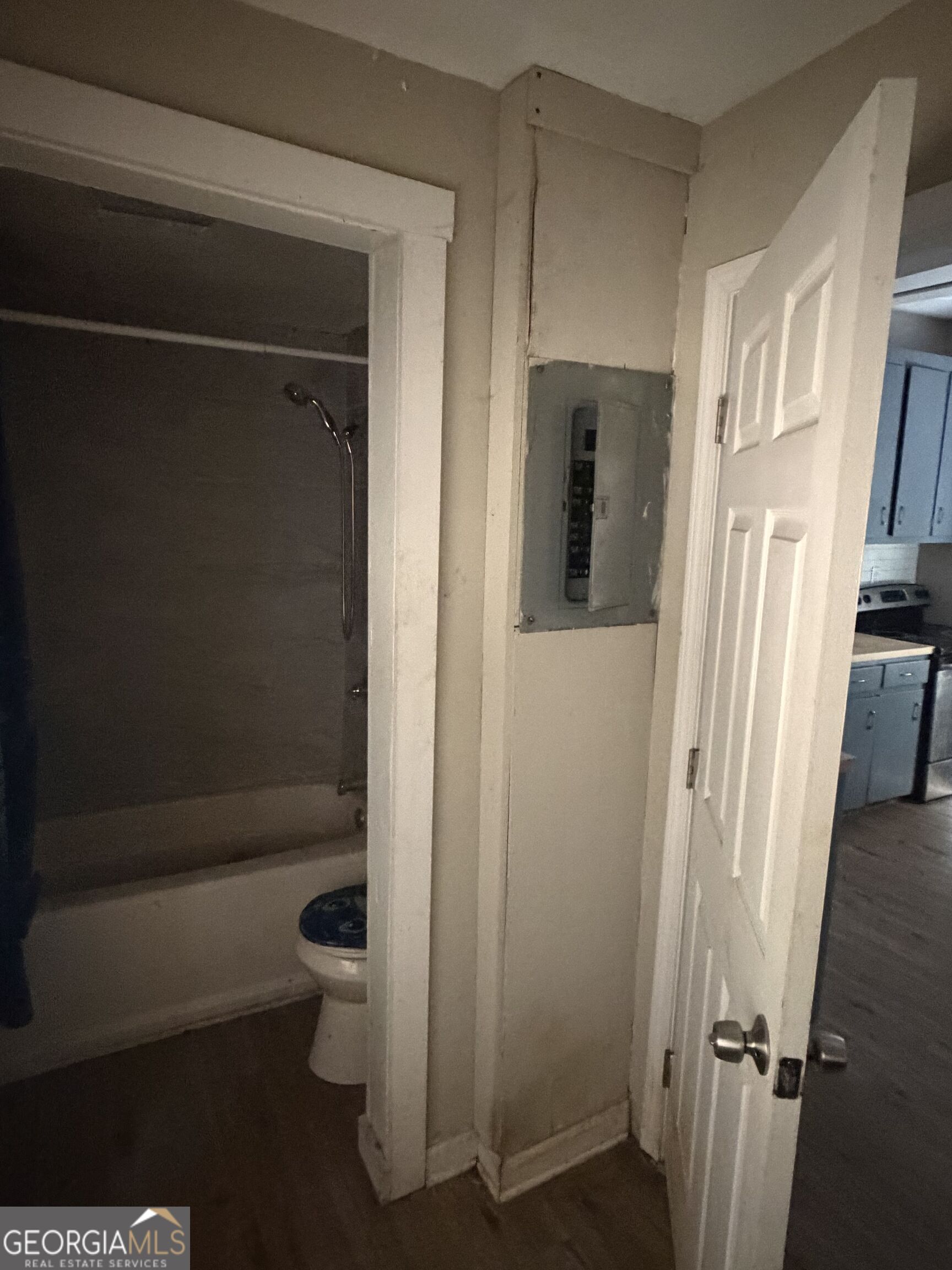 405 Green Avenue Property Photo 6