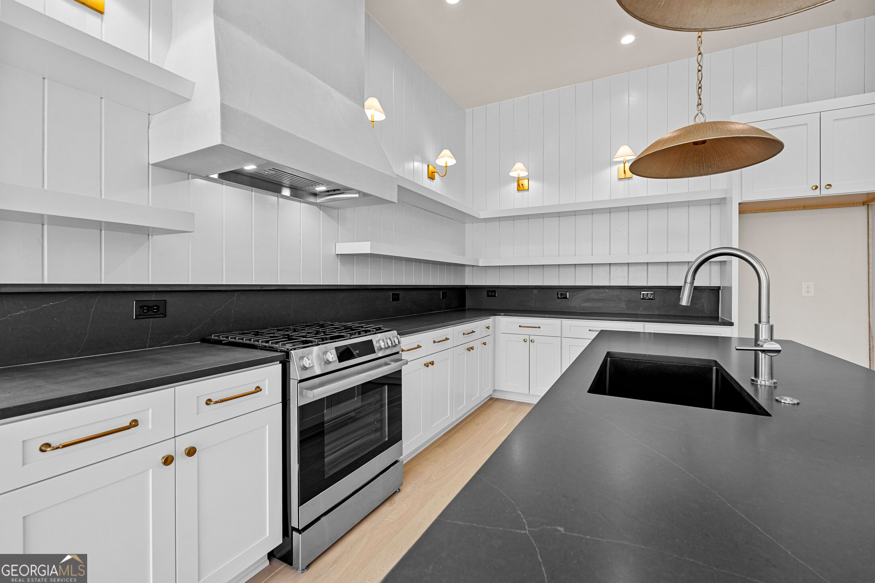 310 6th Street Property Photo 14