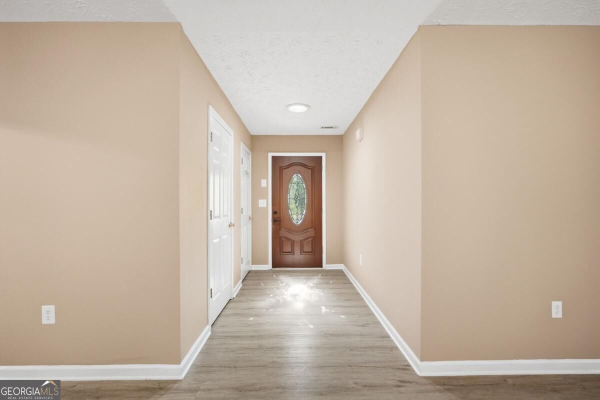 2072 Amberly Crossing Lane Property Photo 2
