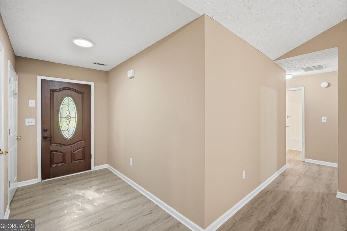 2072 Amberly Crossing Lane Property Photo 3