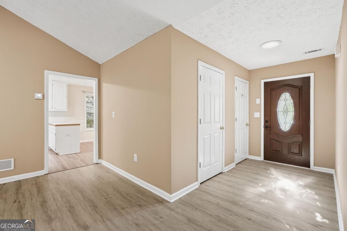 2072 Amberly Crossing Lane Property Photo 4