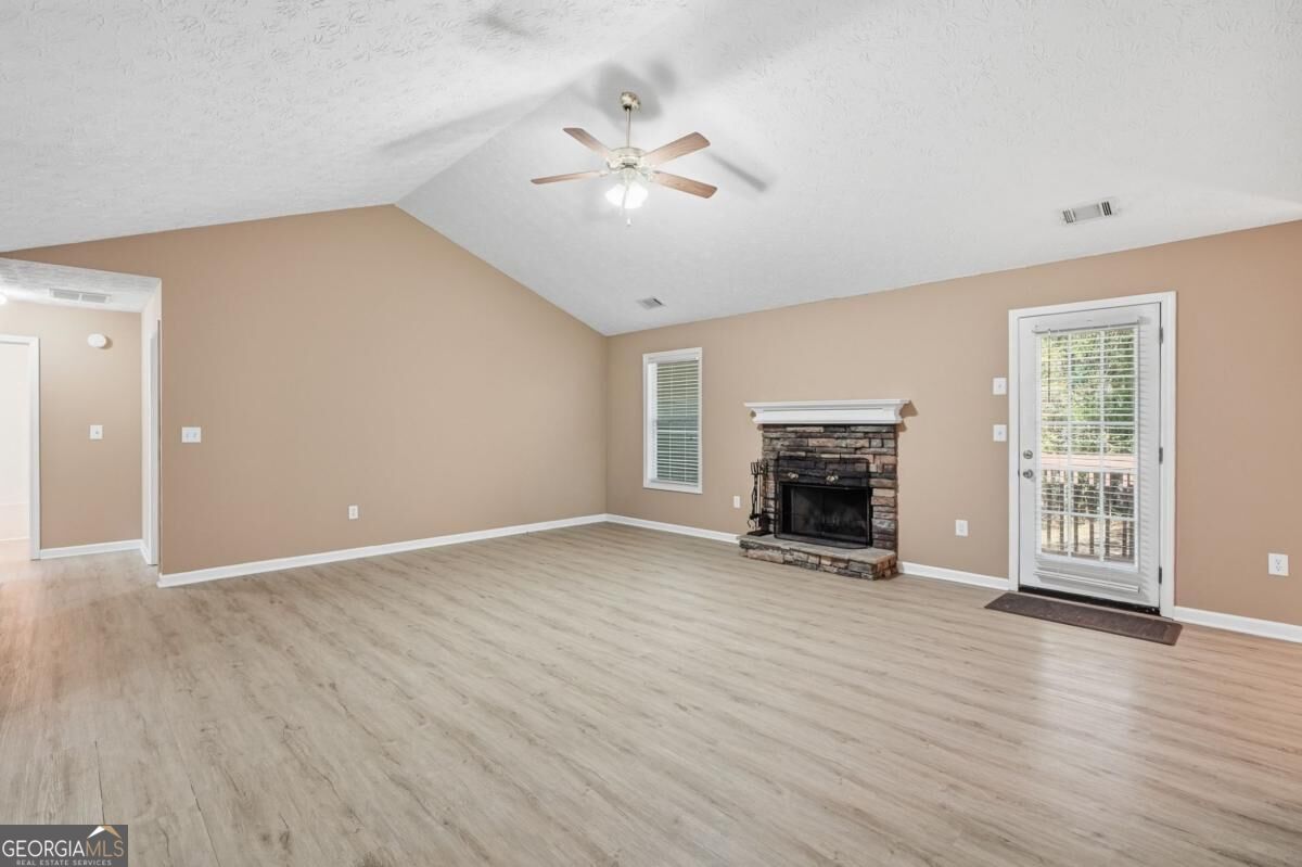 2072 Amberly Crossing Lane Property Photo 8