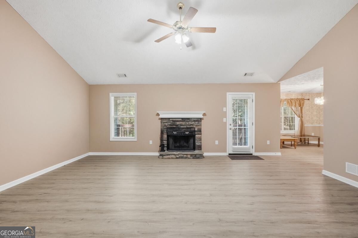 2072 Amberly Crossing Lane Property Photo 9