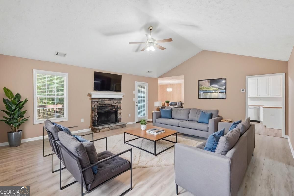 2072 Amberly Crossing Lane Property Photo 11
